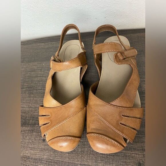 Bare Traps Brown Womens Sandals Size10W - Picture 1 of 9